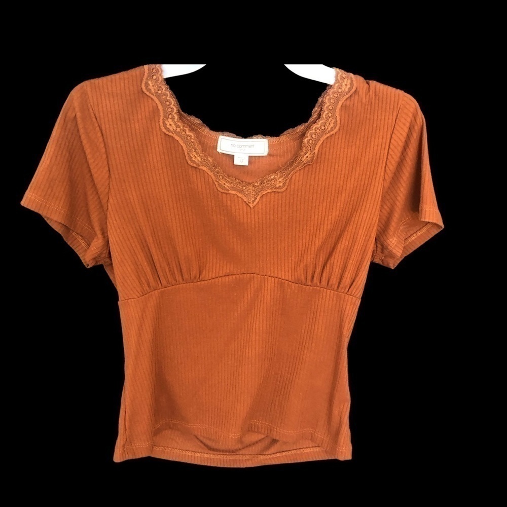 Juniors Medium; N.Y.L.A; Brown Top